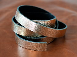Bande de cuir or métallisé craquelé - Cuir en Stock