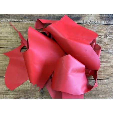 Morceaux de cuir de veau lisse - Rouge mat - Cuir en Stock
