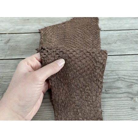 Cuir de poisson Perche du Nil - Brun noisette mat - Cuir en Stock
