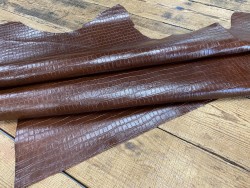 Demi peau de cuir de vachette grain façon crocodile - brun acajou - maroquinerie - ameublement - cuirenstock