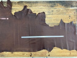 Demi-peau de cuir de vachette - cuir gras marron - pullup ciré - maroquinerie - Cuir en Stock