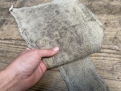 Peau de cuir de poisson - Loup de mer - Cuir marin - naturel - Cuir en Stock