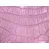 Morceau de peau de cuir de crocodile rose - maroquinerie - bijou - Cuir en Stock
