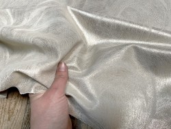 Peau de veau velours beige effet tamponné métallisé or - maroquinerie - Cuir en stock