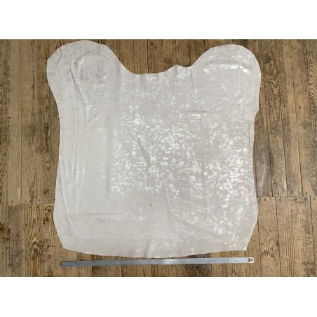 Peau de veau velours blanc cassé métallisé argent - maroquinerie - vêtement - cuir en stock