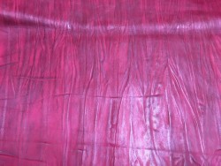 Peau de cuir de mouton effet plissé bordeaux