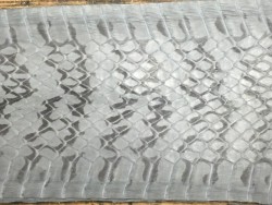 Peau de cuir de serpent cobra cirée - Gris acier - Cuir en Stock