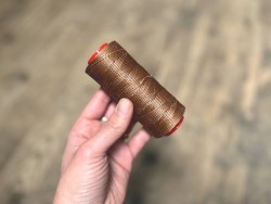 Bobine de fil poissé - 1mm x 150 mètres - Noisette