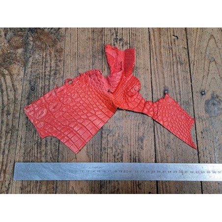 Cuir de crocodile véritable - queue de crocodile - corail mat - maroquinerie bijoux cuir en stock