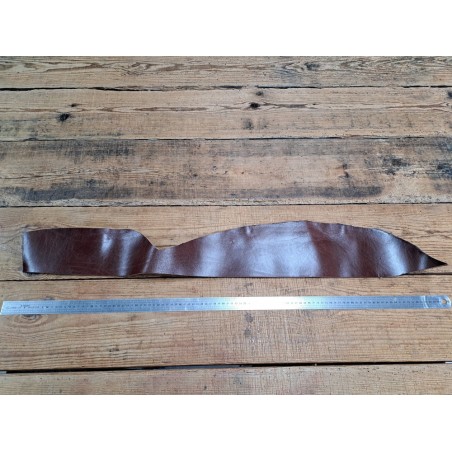 Morceau de collet de vache végétal - brun rouge - cuir en stock