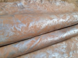 agneau métallisé froissé - beige - maroquinerie - Cuir en Stock