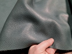 Demi-peau de cuir de vache grainé - bleu paon - maroquinerie - Cuir en stock