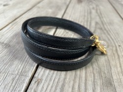 Bandoulière de sac en cuir noir avec surpiqure noire et mousquetons - Cuir en Stock
