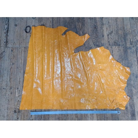 Demi-peau de cuir de veau ciré pullup jaune moutarde - maroquinerie - Cuir en stock