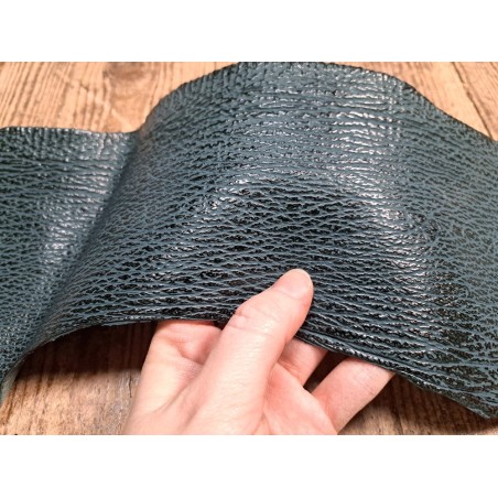 Morceau de peau de cuir de requin - vert forêt - accessoires - Cuirenstock