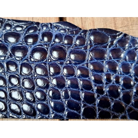 Morceau de cuir de crocodile bleu marine - Cuir en Stock
