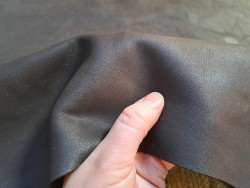 Chèvre nubuck ciré - Chocolat - maroquinerie - Cuir en Stock
