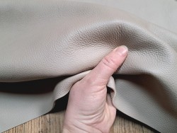 Demi-peau de cuir de vache grainée - écru - maroquinerie - ameublement - Cuir en Stock