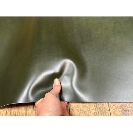 Demi-peau de cuir de veau BOX lisse - tannage ferme - vert bouteille - Cuir en stock