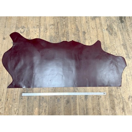 Demi-peau de cuir de veau BOX - Tannage ferme - bordeaux - cuir en stock