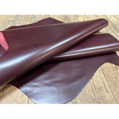 Demi-peau de cuir de veau BOX - Tannage ferme - bordeaux - Cuir en Stock
