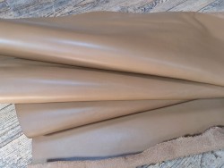 bande de vache lisse-tabac-tannage végétal-maroquinerie-accessoires-cuirenstock