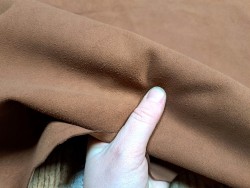 Peau de cuir de mouton velours - brun clair - maroquinerie - Cuir en stock