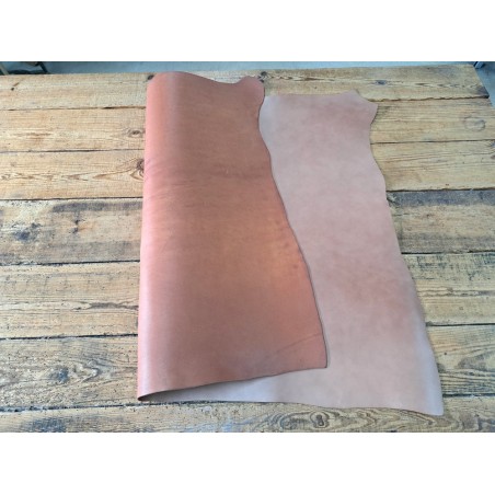 Collet de vache beige rosé tannage végétal – cuir gravure repoussage
