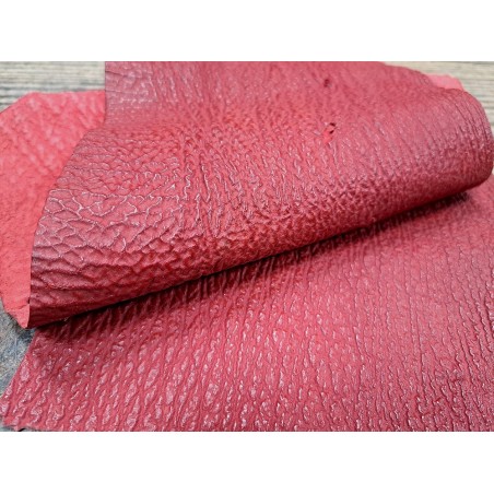 peau de cuir de requin - rouge canneberge - cuir en stock