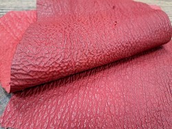 peau de cuir de requin - rouge canneberge - cuir en stock