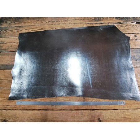 Collet de vache tannage végétal craquelé - Acier - Cuir en stock