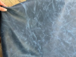 Peau de veau velours, ciré pull-up nuancé bleu jeans - Cuir en Stock