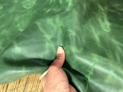 Peau de veau velours, ciré pull-up nuancé vert gazon - Cuir en Stock