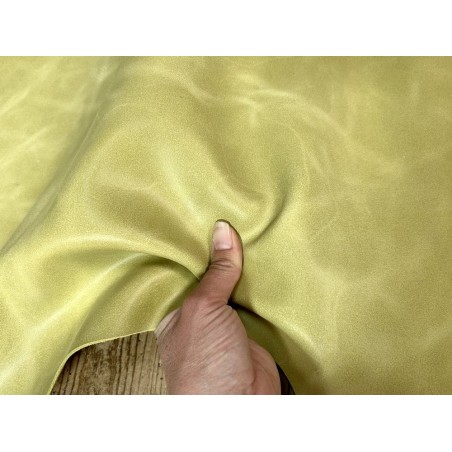 Peau de veau velours, ciré pull-up nuancé jaune citron - Cuir en Stock