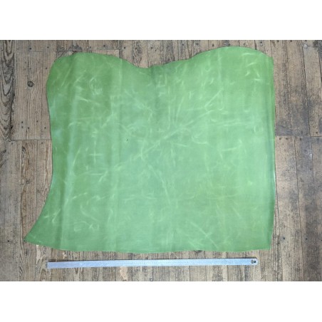 Peau de veau velours, ciré pull-up nuancé vert pomme - Cuir en Stock