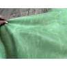 Peau de veau velours, ciré pull-up nuancé vert pomme - Cuir en Stock