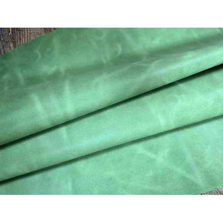 Peau de veau velours, ciré pull-up nuancé vert pomme - Cuir en Stock