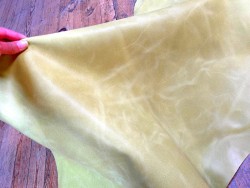 Peau de veau velours, ciré pull-up nuancé jaune citron - Cuir en Stock