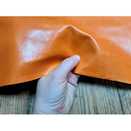 Demi-peau de cuir de vachette ciré pullup - mandarine - maroquinerie - Cuir en stock