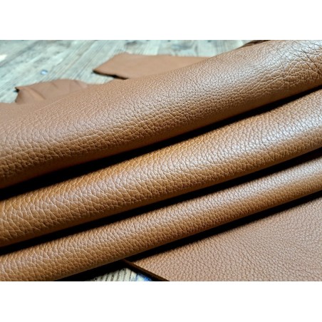 Demi-peau de cuir de taurillon - gros grain - couleur marron gold - Cuir en Stock