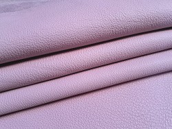 Grand morceau de cuir de taurillon - gros grain - couleur rose blush - Cuir en Stock