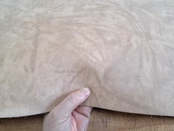 Morceau de collet de vache naturel sable – nubuck effet froissé