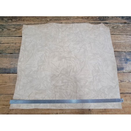 Morceau de collet de vache naturel sable – nubuck effet froissé