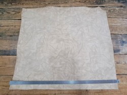 Morceau de collet de vache naturel sable – nubuck effet froissé