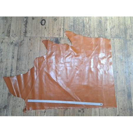 Demi-peau de cuir de vachette finition ciré pullup brun camel - maroquinerie - Cuir en stock