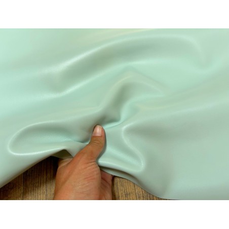Peau de cuir d'agneau lisse vert amande - Cuir en Stock