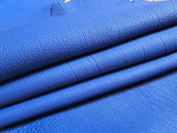 Morceau de cuir de taurillon - Bleu cyan - Cuir en Stock