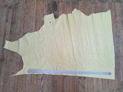 Morceau de cuir de taurillon - Jaune anis - cuirenstock