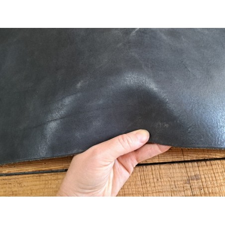 Morceau de collet tannage végétal - Noir - Cuir en Stock