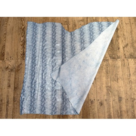 Peau de veau velours serpent - bleu clair - maroquinerie - Cuir en stock